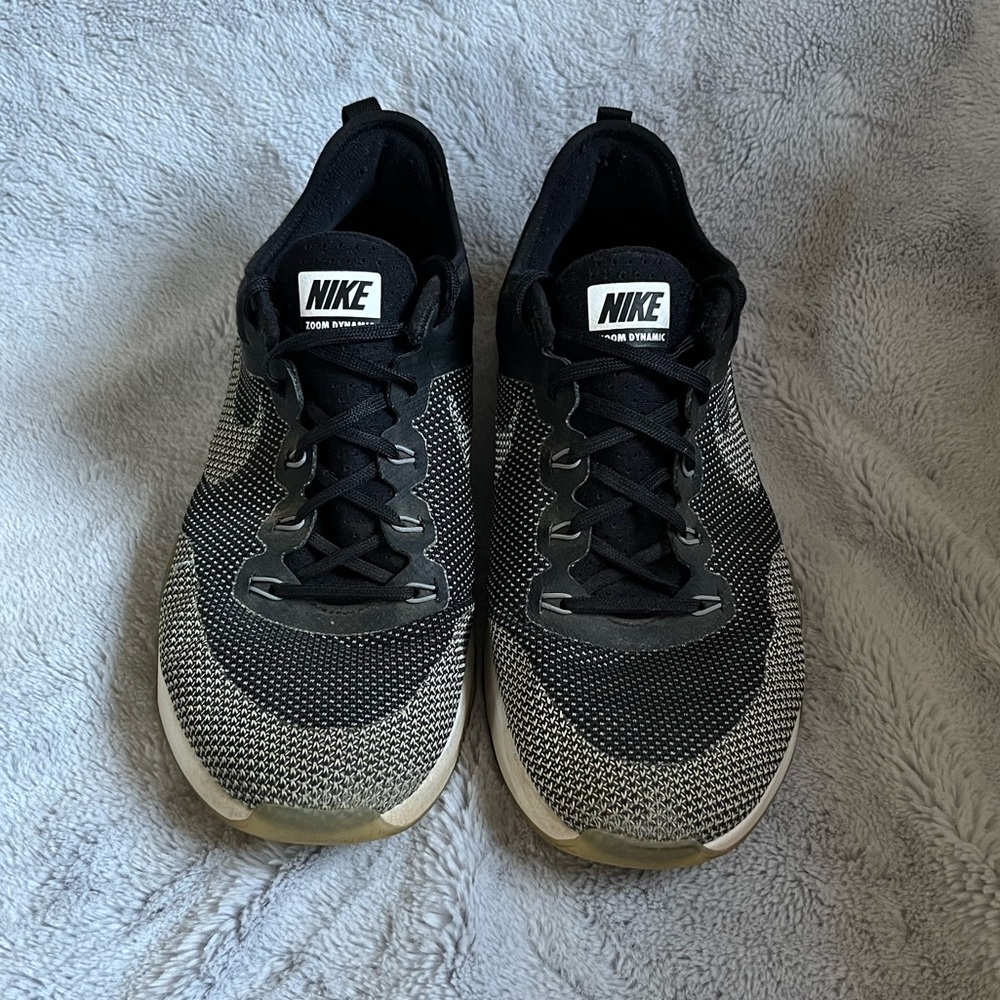 Nike women’s sneakers running black and grey